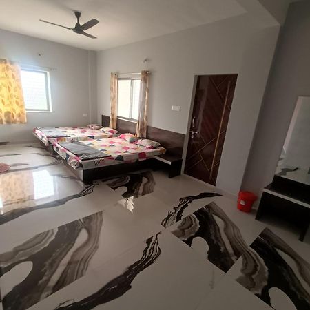 Matoshree Guesthouse Akalkot Extérieur photo